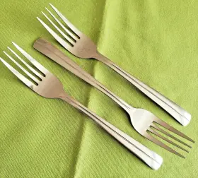 304353 Cambridge Stainless 3 Dinner Forks Dunhill Pattern 7 3/8 Inch Center Ridge