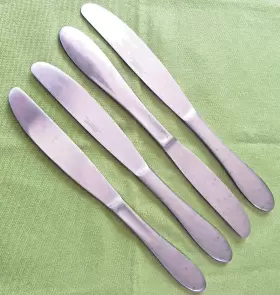 329571 Cambridge Stainless 4 Dinner Knives Hailey Pattern Satin Indented Handle 9 Inch