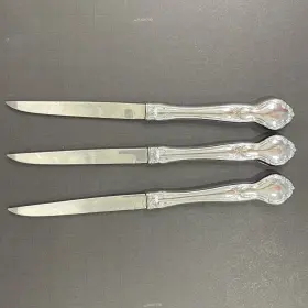 Cvh16 Carvel Hall Lot Of 3 Steak Knives Glossy Stainless Scroll Edge Usa 8 1/2 Inch