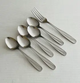 Cif9 Ci Stainless Hong Kong 5 Teaspoons 1 Dinner Fork Glossy Curved Line