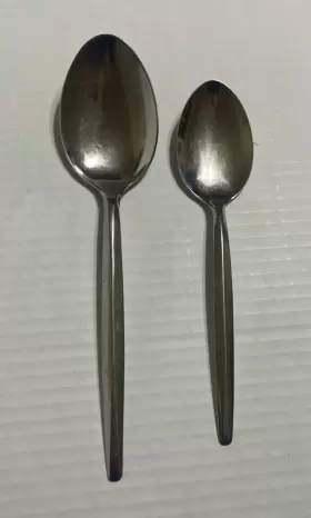 Eks36 Ekco Set Of 2 Stainless Usa Spoons Serving Table Glossy Plain Handle 8.25 Inch