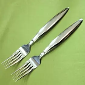 289951 Farberware Stainless 2 Dinner Forks Diner Pattern Glossy Pointed Tip Lined Heel