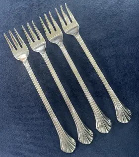 Gorham 609032068745 18/8 Glossy Grande Quintette Stainless 4 Cocktail Forks