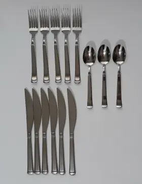 607z020wgb Hampton Forge Avenue 14-piece Flatware Lot. 6 Knives 5 Forks 3 Spoo
