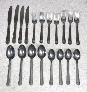 Hampton Silversmiths Hsv171 Pattern Flatware - Heel And Tip Bands 19 Piece Lot