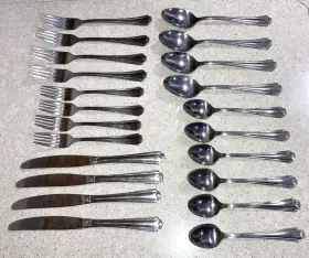 Hsv215 Hampton Silversmiths Stainless Outlined Scroll Tip 22 Piece Flatware Lot #2