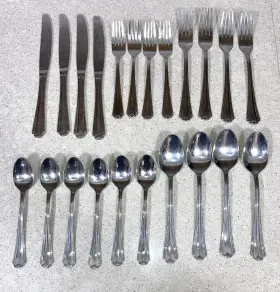 Hsv215 Hampton Silversmiths Stainless Outlined Scroll Tip 22 Piece Flatware Lot