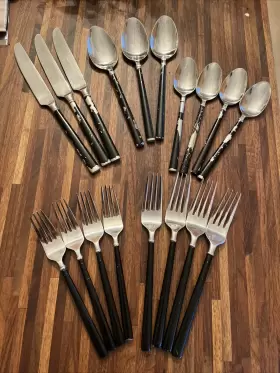 Hsv102 Hampton Silversmiths Hsv82 18 Stainless Black Handle Flatware Mixed Lot