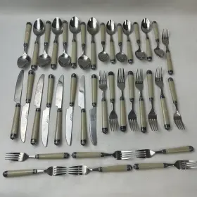 Hsv83 Hampton Silversmiths 38 Piece Stainless Flatware With Pearl Style Handles