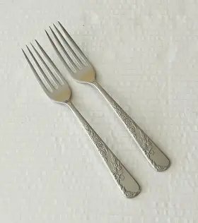 Hus2 Hull Lifetime 18/8 Stainless 2 Dinner Forks Roses Glossy