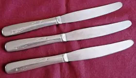 41675 Imperial Stainless Star Time 3 Dinner Knives U.s.a. 8 5/8 Inch Stars