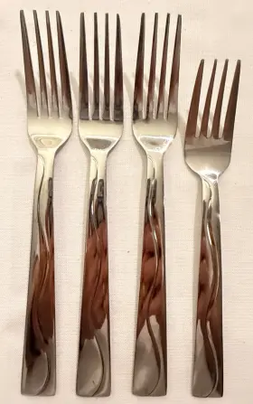Ins590 International 4pc Wave 3 Dinner Forks 1 Salad Fork Free Shipping