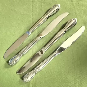 43541 International/rogers Cutlery Stainless Victorian Manor 4 Dinner Knives 8 3/8 Inch
