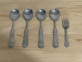Ins249 International Silver Vintage Set Of 4 Spoons 1 Fork Inch 6 Teaspoons