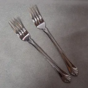 Ins661 International Silver Dinner Forks 2 Stainless Steel 7 5/8 Inch Plume Fan Dots