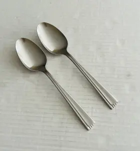 Ins72 International Silver Wm Rogers Stainless Set Of 2 Oval Soup Spoons Glossy