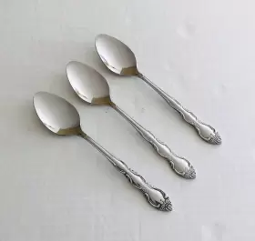 Ins80 International Silver Stainless Taiwan 3 Teaspoons Floral Glossy