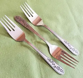 43417 International Silver Rogers Co Stainless 3 Salad Forks Spring Flower 6 1/2 Inch