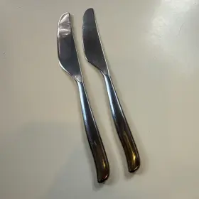 5257701-4 Lauffer Pair Of Towle Design 2 18/8 Stainless Steel Dinner Knives Vintage Japan