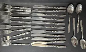 Lnm7 Linmark Lnm2 Stainless Japan Pattern Forks Knives Soup Spoons Twisted Lot Of 25