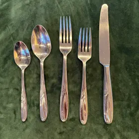 5pps Mikasa Miscob/5pps Cocoa Blossom 18/10 Stainless Steel 5pc. Place Setting Service For One