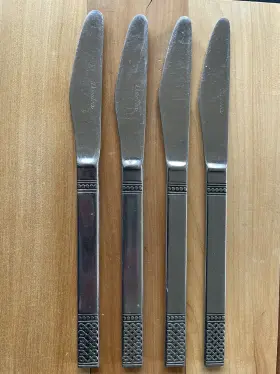 63951 Msi Danika Stainless Japan 8 5/8 Inch Dinner Knives Celtic Knot Lot Of Four