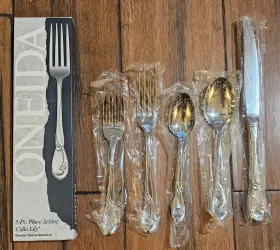 Oneida 012137126058 Deluxe Calla Lily Stainless 5 Piece Place Setting 18/8 New Usa