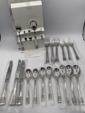 Oneida 078737017455 Brocade Stainless Flatware Rose Design Set Of 19 Heavy Gauge