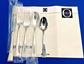 Oneida 078737211563 Classic Pearl 5 Piece Fine Flatware Set Service For 1 Brand New