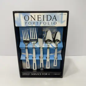 Oneida 078737222156 New 20 Pc Circuit 18/0 Stainless Flatware Set Glossy/satin Line Pierced