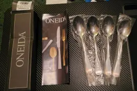 Oneida 079363010964 New Colonial Boston Dinner Spoons Stainless Original Box Set 4