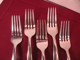 Oneida 079363018458 Set Of 5 Everdine Flatware Dinner Forks 18/0 Stainless Steel 7 7/8 Inch #2