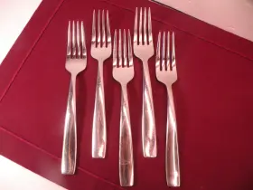 Oneida 079363018458 Set Of 5 Everdine Flatware Dinner Forks 18/0 Stainless Steel 7 7/8 Inch