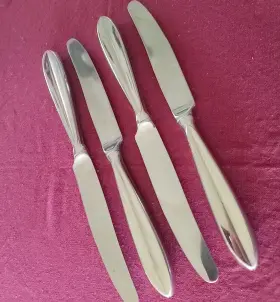 155669 Oneida 4 Dinner Knives Stainless Alsace Pattern 9 5/8 Inch Vintage
