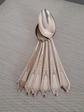1923 Oneida 6 Duchess Tudor Plate Community Silverplate 7 Inch Tablespoons Oval Soup