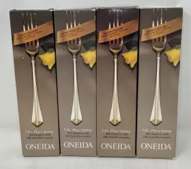 2231 Oneida Golden Juilliard 5-piece Flatware Set Lot Of 4 Stainless And Gold Accent