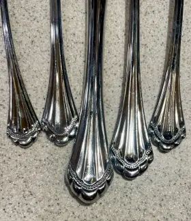 2272005a Oneida Marquette -18/8 Stainless Steel 5 Piece Place Setting Service For One #2