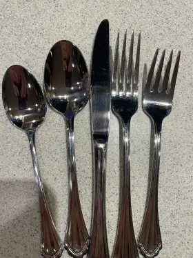 2272005a Oneida Marquette -18/8 Stainless Steel 5 Piece Place Setting Service For One #3