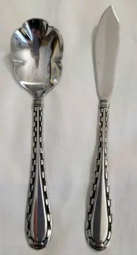 2583 Oneida Madrid Stainless Flatware 2 Pc Shell Sugar Spoon Butter Knife Spreader
