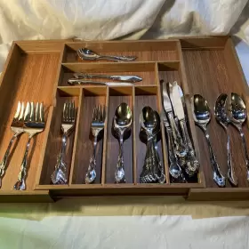 2766020a Oneida Dover 18/10 Stainless Steel 54 Piece With Wooden Adjustable Tray Silverware