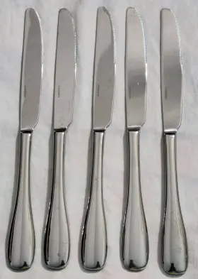 3114 Oneida Voss Flatware 5 Dinner Knives Glossy Read