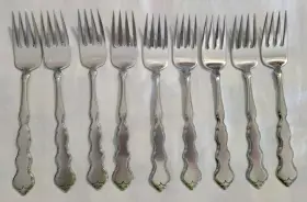 3478 Oneida Flatware Valerie Distinction Deluxe 9 Salad Dessert Forks Stainless Satin