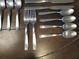 54-223 Oneida Stainless Steel 28 Pieces Moda Design #3
