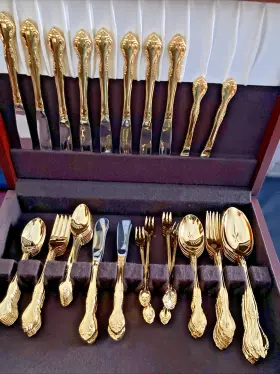 72723 Oneida Community Golden Affection Flatware - Setting For 8 93p With Storage Case