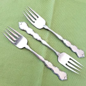 73445 Oneida Stainless 3 Salad Forks Valerie Pattern Distinction Deluxe Hh 6 3/4 Inch