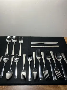 837359 Oneida Flatware Stainless 18 Pcs Euc