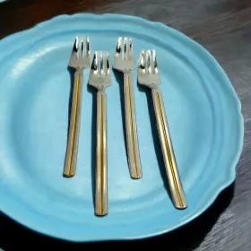 Oneida 885133621410 Vtg Inox 18/10 S Anchor Set Of 4 Cocktail Seafood 6.25 Inch Forks Goldtone Stripe