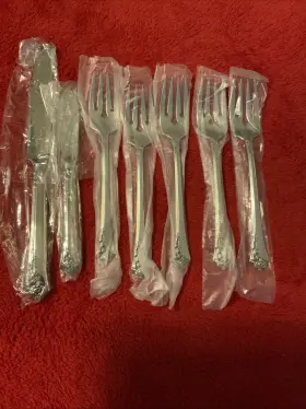 896572 Oneida Damask Rose 18/8 Stainless Steel 7 Pc 5 Salad Forks Knife