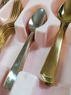 B1025020al21 Oneida Gold Aptitude Champagne 45 Piece Flatware Set 8 Person Serving #2