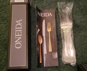 B750004a Oneida New Forks Colonial Boston Dinner 7 1/4 Inch Stainless Original Box Set 4 S/4